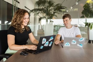 Decos Digital Professionals met laptop