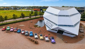 Hero image Decos Noordwijk 2cv kleurrijk