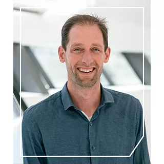 David in frame+white